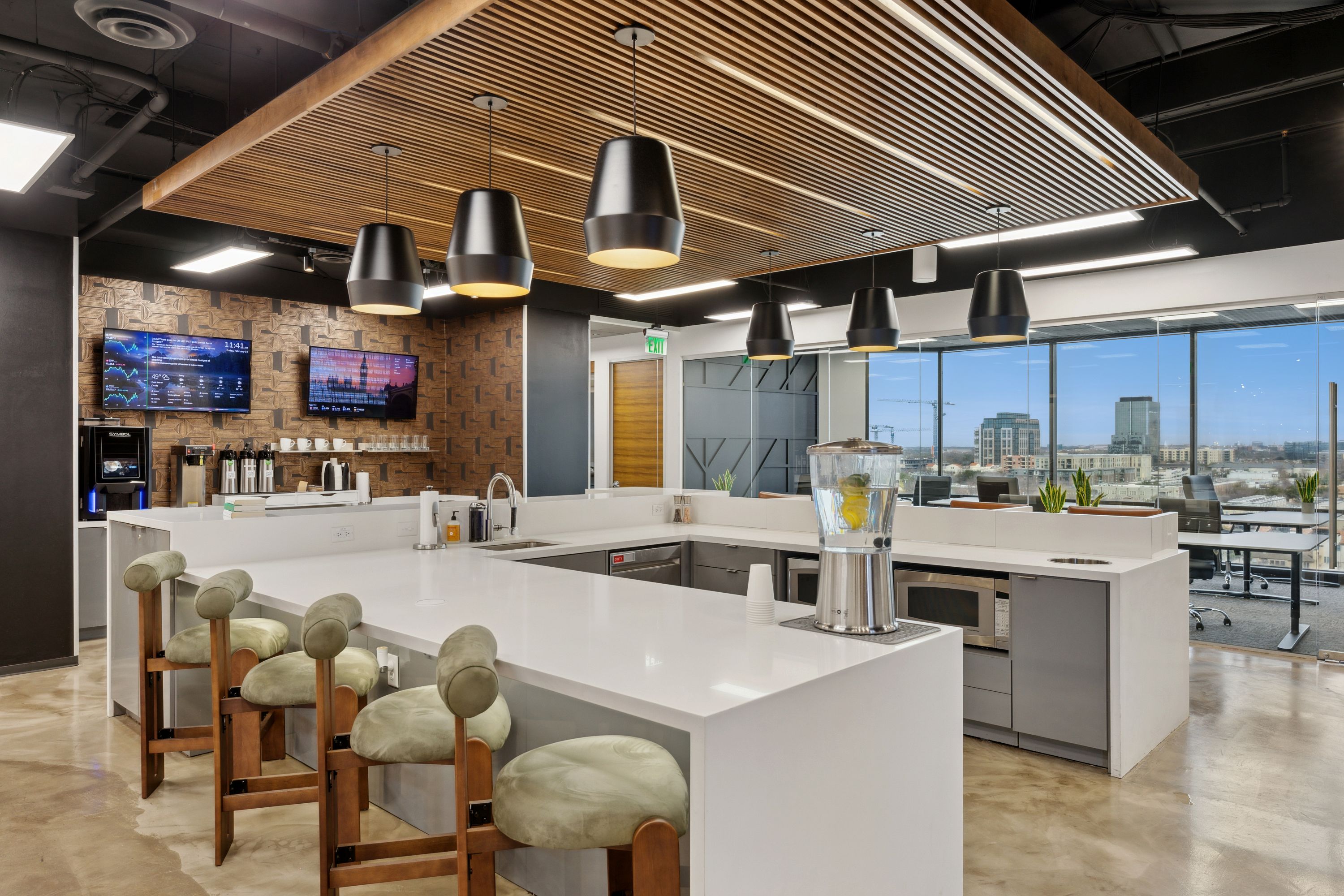 Lucid Private Offices Dallas: Modern Workspace in Uptown Central Expressway