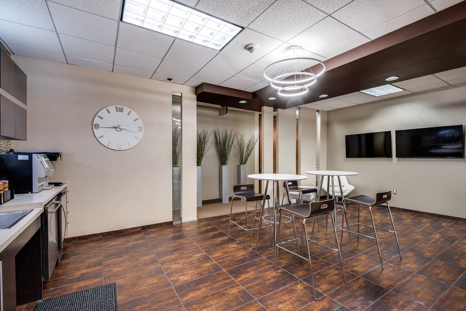 Lucid Private Offices: Premium Flex Space in Dallas' Galleria/Addison